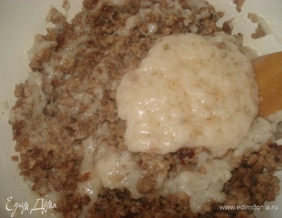 Добавить в фарш полученный белый соус. Посолить, поперчить и перемешать. Добавить рубленные яйца (по желанию).
(блины с мясом по мотивам рецепта Skarlet)