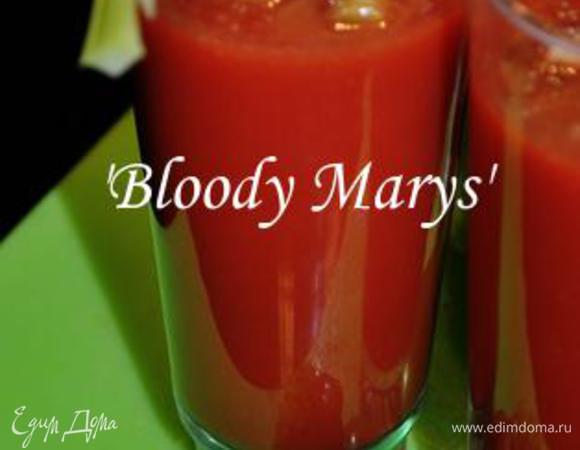 Если используете лимон или лайм,обведите им край бокала,можно обмакнуть края солью.Добавьте лед,если используете.Смешать все перечисленные ингридиенты,вылить в бокалы,воткнуть стрелку сельдерея,дольку лимона,зелень коктейль готов!