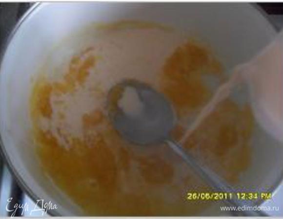 Размещать и и разбавить молоком, постоянно помешивая