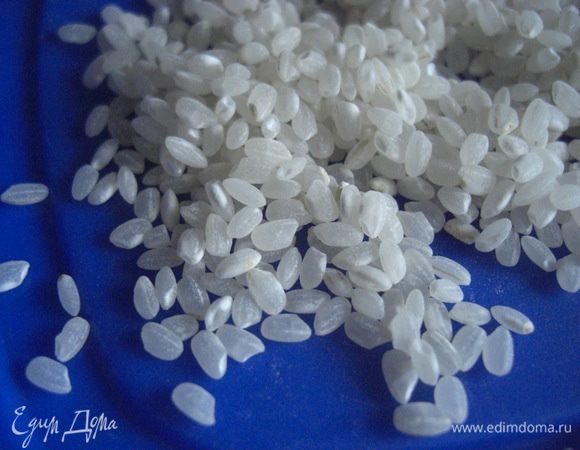 Рис промыть и варить ПРЯМО в супе    около 15 -20 мин.,  cмотря,  как указано в инструкции. Рис можно использовать  такой какой вы любите, это мне просто красивеый круглый  риc:)