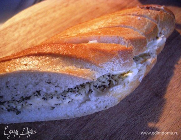 …запеченным внутри c сыром  пармезаном  со сливочным маслом,c  сушеным  базиликом и орегано.