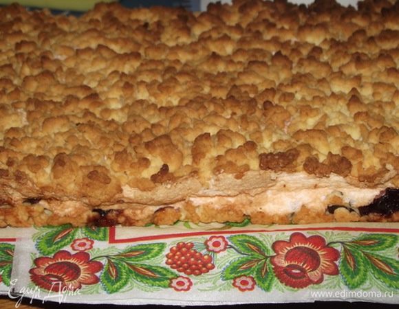 И так приготовить три коржа.У меня вышло два,так как взяла форму меньше чем надо.