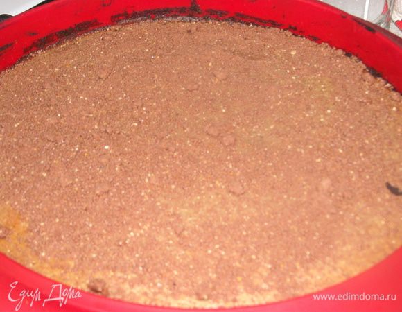 После того, как торт испечётся, сразу посыпать его тёртым шоколадом.
