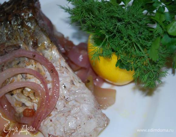 Рыба получается пряно-пикантная. Вина,пожалуй,можно и не подавать.:)))