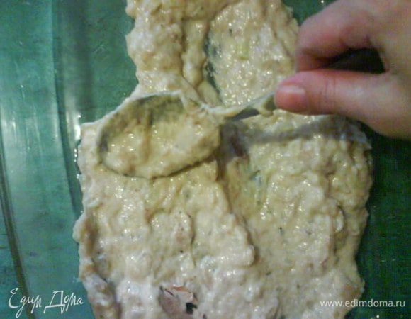 Выкладываем слой соуса