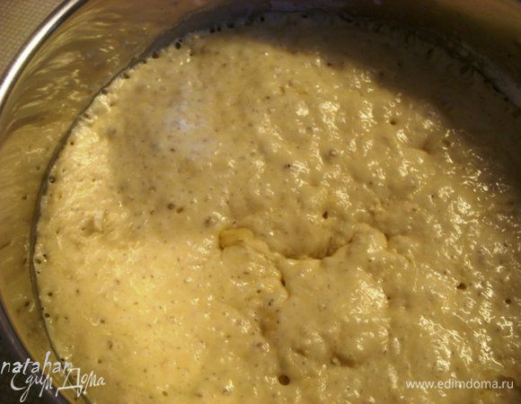 Обмять тесто. Закрыть и оставить ещё на 30-45 минут до увеличения объёма теста вдвое. 