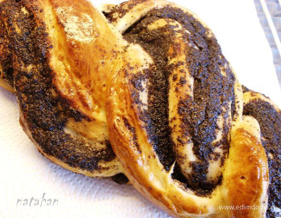 Выпекать Кранч 25 минут при температуре 200 градусов. Переместить его с пекарской бумаги на решётку и оставить на 20-30 минут под салфеткой.