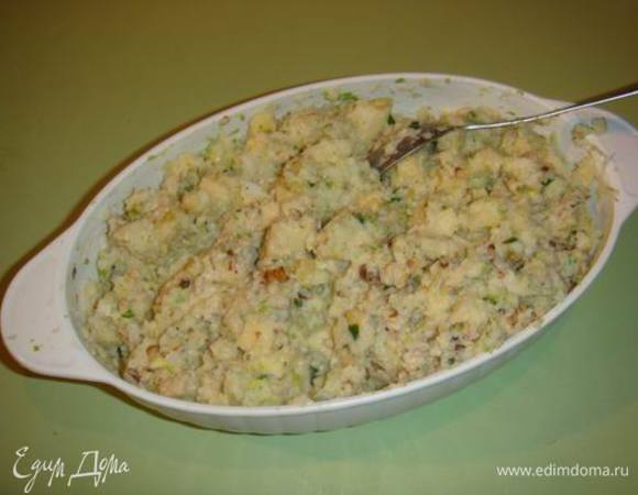 Отбейте пласт говядины толщиной 1,5 см, обмажьте ее горчицей, посолите и поперчите. (главное, что бы мясо было тонким и хорошо отбитым, что бы рулет на "выхлопе" получитлся не жестким). Надо сделать фарш. (Смешайте купленный фарш с яйцом и размоченным хлебом в молоке до однородной массы и посолите, поперчите по вкусу если требуется. Выложите фарш ровным слоем на говядину, скатайте мясо рулетом.  Скрепите зубочистками, затем туго обвяжите бечевкой, смазанной растительным маслом (или капроновой для духовки), оберните фольгой и поместите в разогретую духовку минут на 40. Готовый рулет остудите, поместите под груз на 4,5 часа и после удалите бечевку с зубочистками. Приятного аппетита!