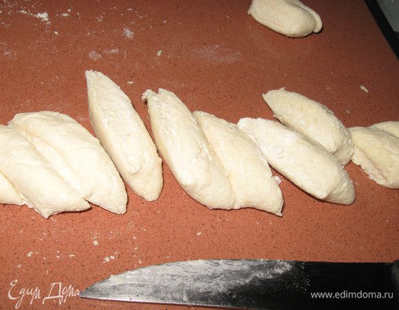 разрезать на небольшие ромбики, 
