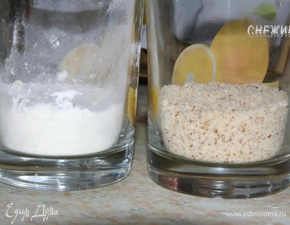 Подготовим два вида муки. Смешаем.