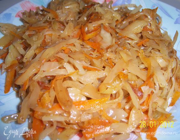 Начинка№2 Квашеную капусту потушить. Лук(2шт.) почистить, нарезать на небольшие кусочки и обжарить с квашеной капустой