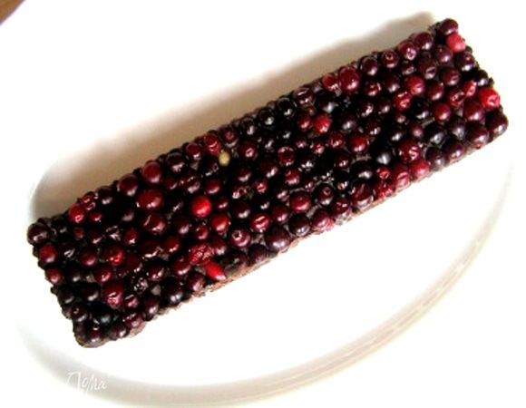 Перевернуть на подготовленное блюдо,