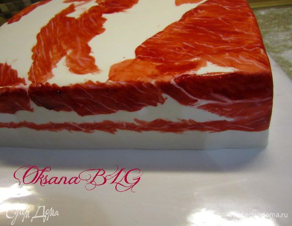 Красителем расписать торт в виде сала.