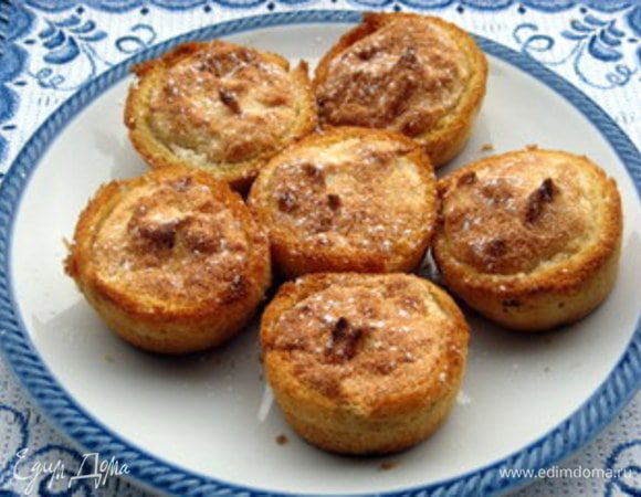 Остудить и присыпать сахарной пудрой.