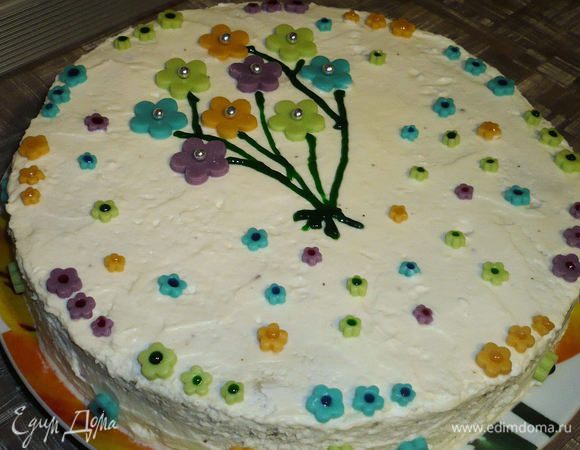 Украсить по вашему желанию. Я украсила цветочками из молочной мастики. И в холодильник на ночь, чтобы пропитался хорошенько. Приятного чаепития!!!