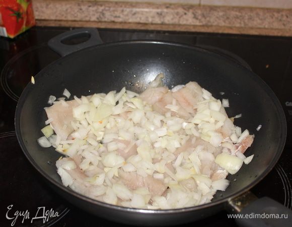 следующий слой лук мелко порезанный