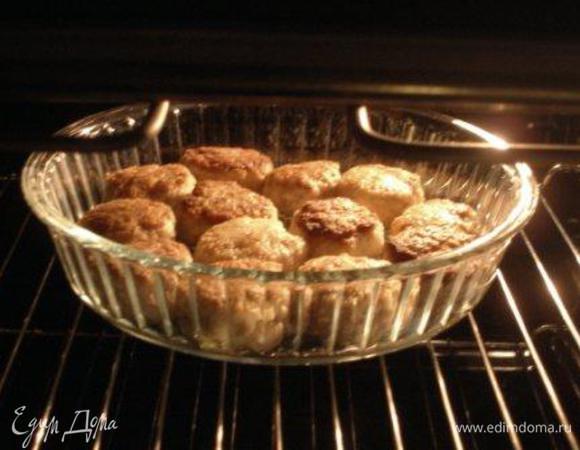 Выложить котлеты в форму и поставить в духовку на 20-30 мин. при 180С.