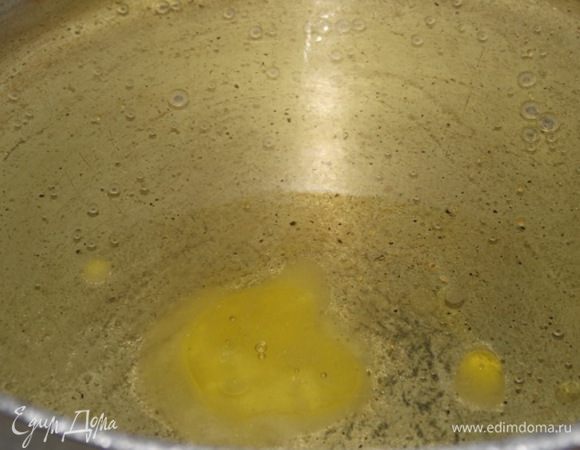 Воду,соль и масло за кипятить