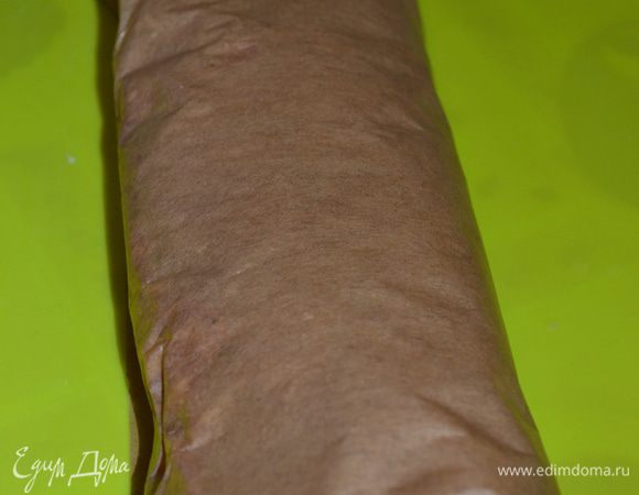 Рулет завернуть в пергамент. 