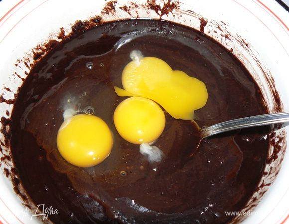 Немного остудить перед добавлением яиц.