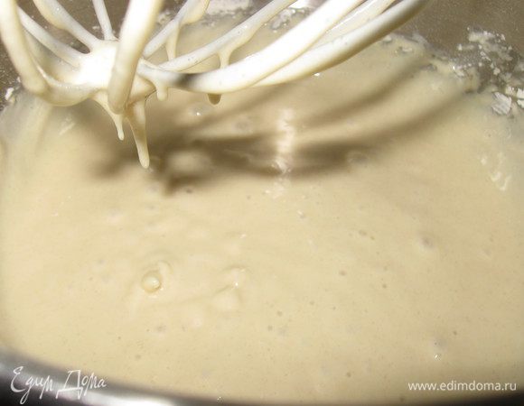 <font style="vertical-align: inherit;"><font style="vertical-align: inherit;">Смешиваем все смеси миксером, кроме шоколада.</font></font>