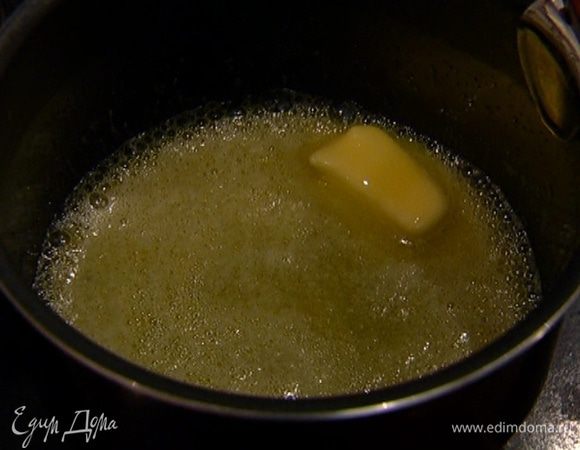 Растопить 70 г сливочного масла.