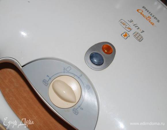 Я запекала гезлеме двумя способами (для того,чтобы было быстрее!). Причем оба два были хороши. Демонстрирую первый вариант техники для приготовления.