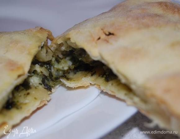 Дома, за столом, тоже не хуже - с горячим бульоном...:) 
На горячую корочку лепешки можно положить кусочек сливочного масла -она станет еще ароматнее и вкуснее!