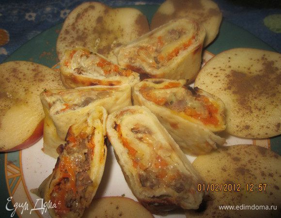 Ставим в холодильник на пару часов (а лучше на ночь) для пропитки.Нарезаем рулетиками и .. пальчики оближешь! Приятного вам аппетита!