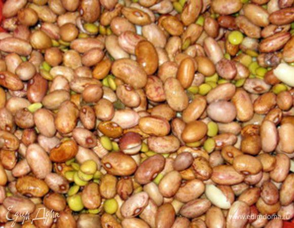 Замочить на ночь фасоль и чечевицу. Утром  хорошо промыть фасоль и чечевицу, которые за ночь увеличатся в объёме раза в три.