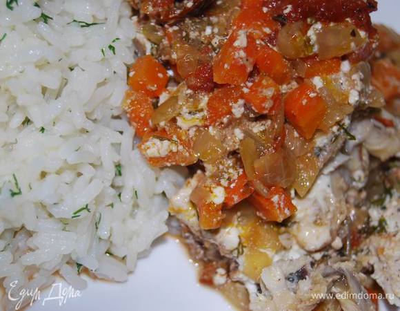 Получилось по-голубцовски вкусно! :) Хочу отметить, что фото таких блюд получаются не очень (вам это тоже,наверное,знакомо :)) Есть многие блюда,особенно мясные, да и рыбные тоже,которые такие вкусные и красивые в жизни,а вот на фото... 
Так что не обижайтесь,если что... :)