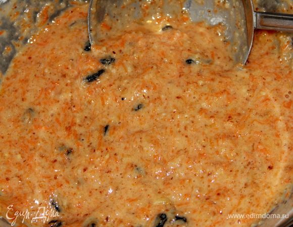 Тщательно перемешать.Добавить изюм.