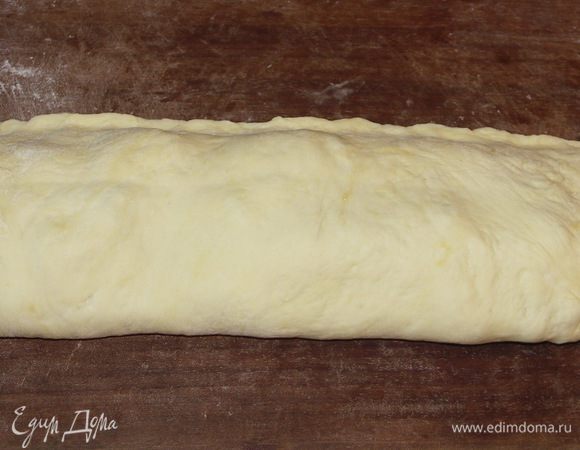 Накрываем сверху тестом,защипываем края.