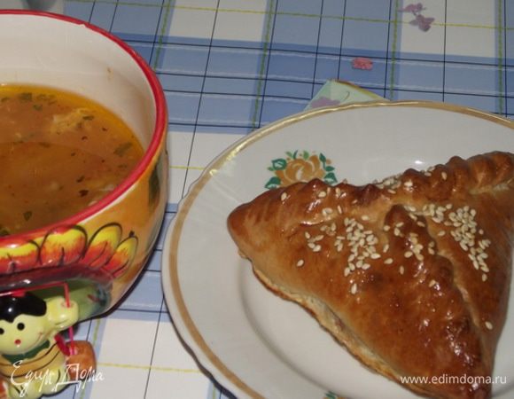 Ставлю в духовку и выпекаю при 160* 35-40 минут

Подавать их хорошо с бульоном,супом и .д 