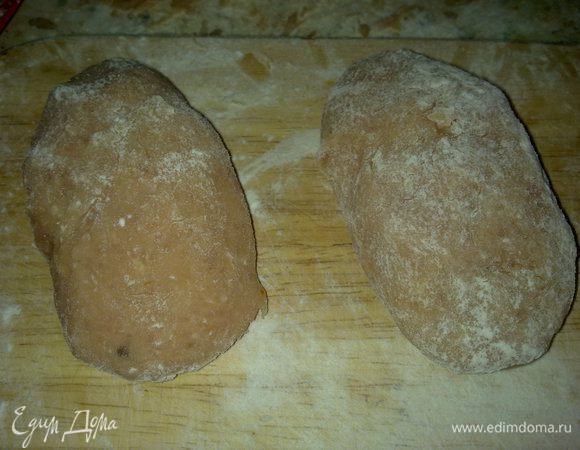 формируем котлеты, для этого нам понадобится мука или панировочные сухари.