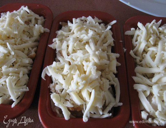 Посыпать сыром