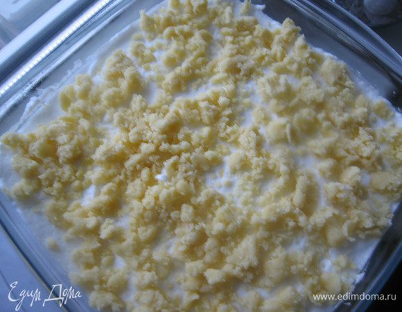  сверху присыпаем  оставшейся крошкой.