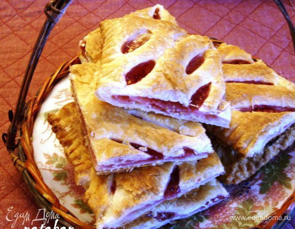 Разрезать остывшую слойку на порционные кусочки. Всё готово. Можно чаёвничать (но я предпочитаю молоко)! Приятного аппетита!