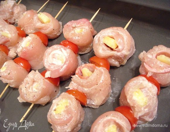 Можно жарить на гриле, но я запекала в духовке при температуре 180 градусов 40 мин.