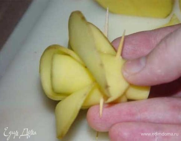 Закрепляем зубочисткой.