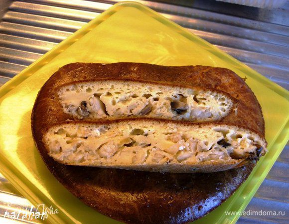 Нарезать рыбный пирог на порционные куски. Всё готово. Приятного аппетита!