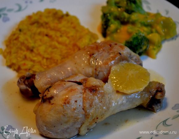 Подавать с картофелем или рисом посыпав зеленью петрушки.