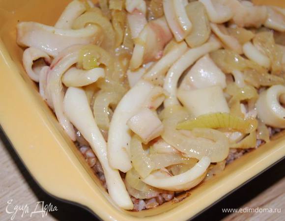 Кальмары с луком.