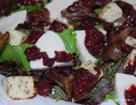 Заправим соусом.