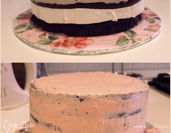 Достаем крем из холодильника, немного взбиваем. Выравниваем торт тонким слоем крема. Отправляем в холодильник минут на 10.