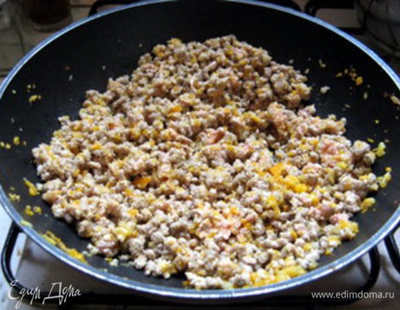 ...и дадим ему подрумяниться на довольно большом огне.
