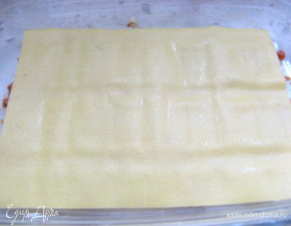 накрыть пластом готового теста,