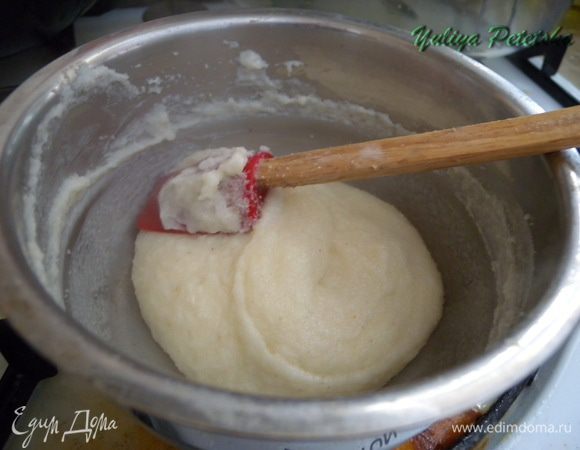 Манку отварить в воде с молоком и с сахаром. Кстати, в следующий раз я сделаю двойную порцию пудинга. 