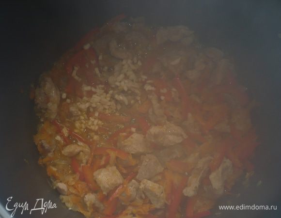 добавить мелко нарезанный чеснок