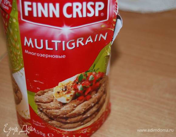 В качестве основы для этого чизкейка можно взять любые нейтральные сухари или крекер. Я использовала многозерновые сухари.